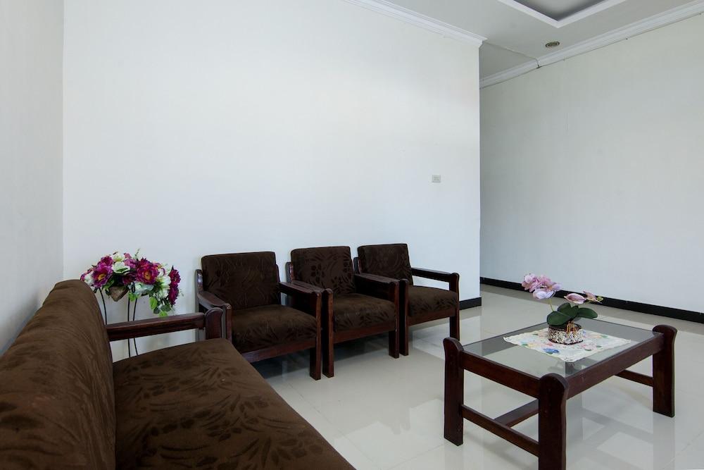 OYO 2220 PINK'S GUEST HOUSE