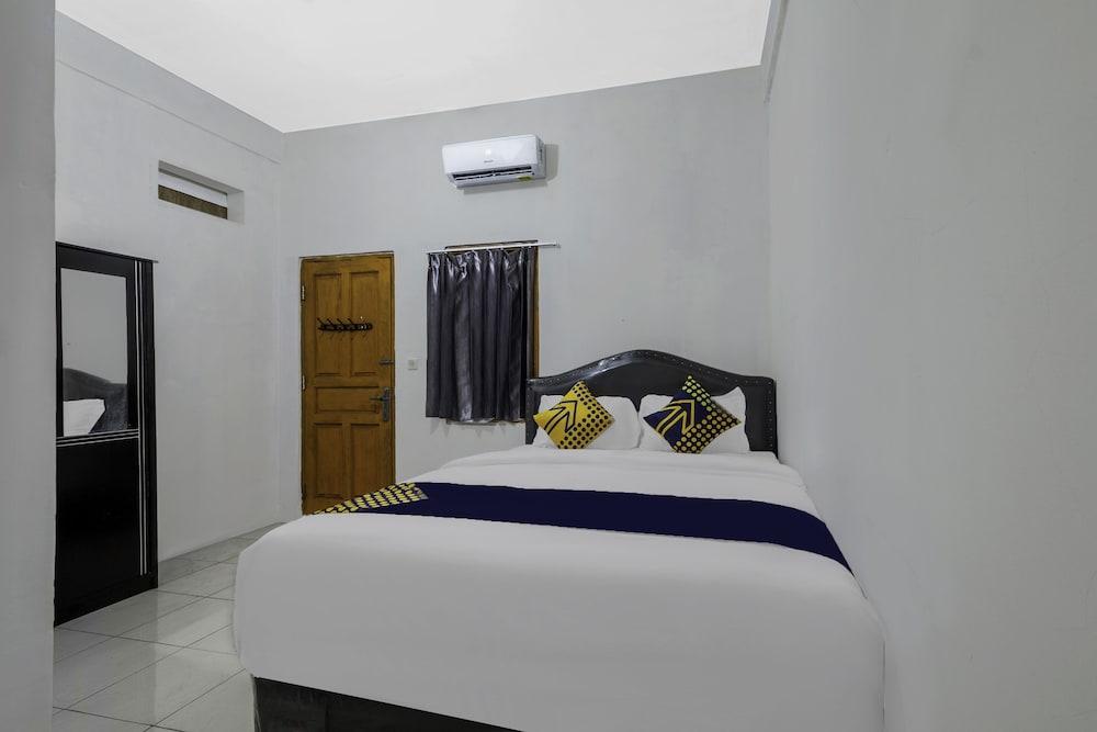 OYO Life 2412 Mandala Residence