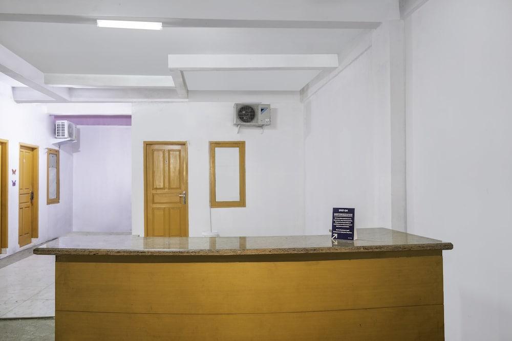 OYO Life 2412 Mandala Residence