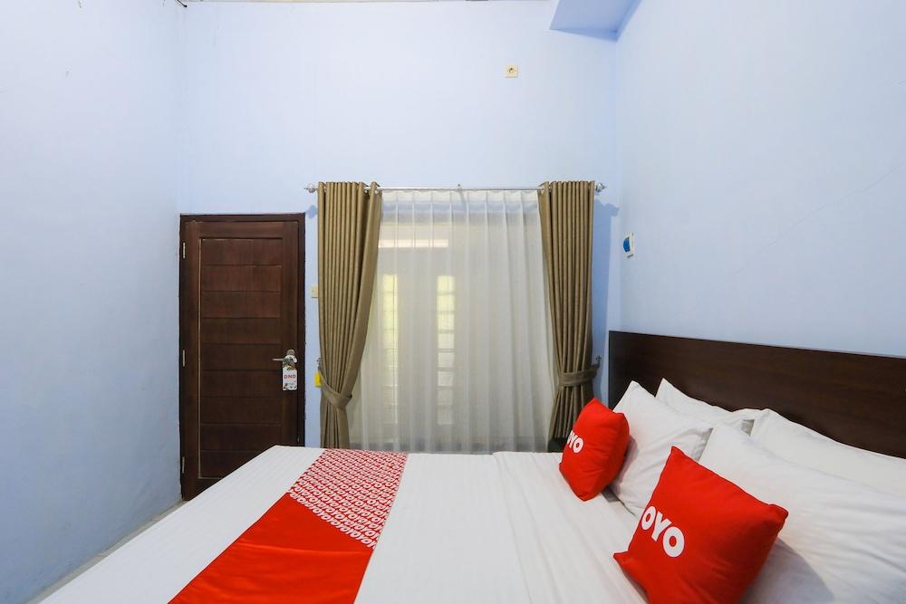 OYO 2453 Artha Graha Vip