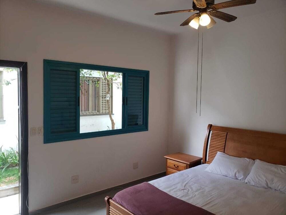 Hobi Hostel Bar & Lounge