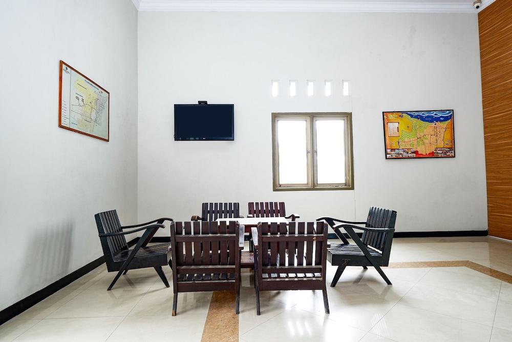 Super OYO 2436 Hotel Kencana