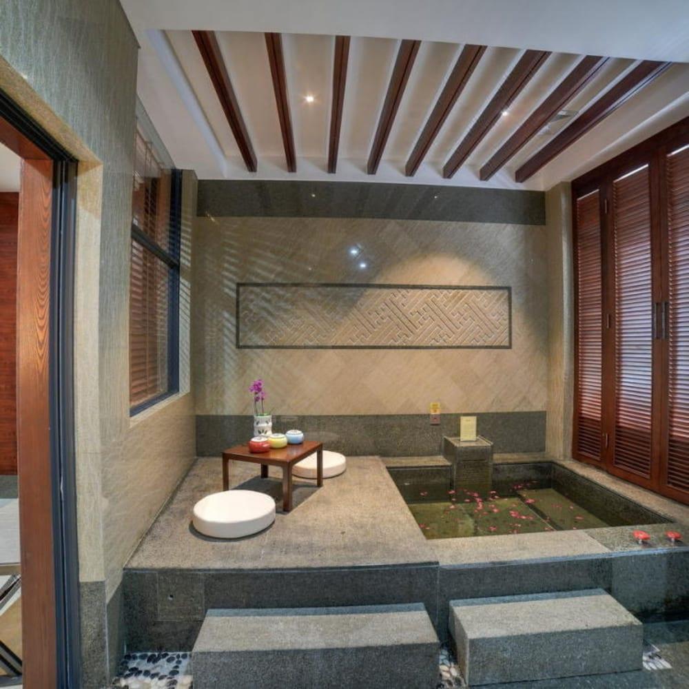 Southeast Huadu Hot Spring Hotel