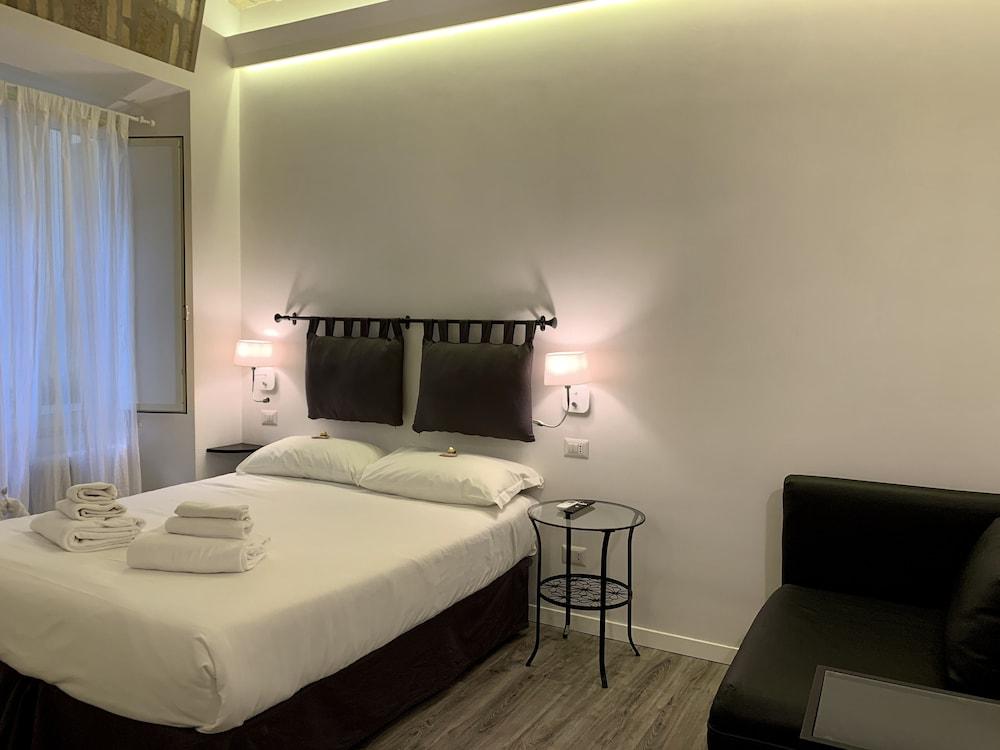Luxury Rooms near Colosseum