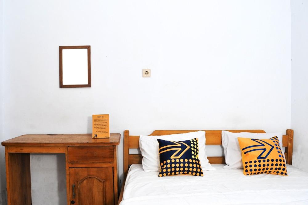 SPOT ON 2501 Rendy Putra Malingping