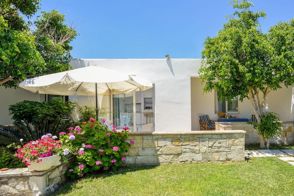 Marika Studios & Apartments