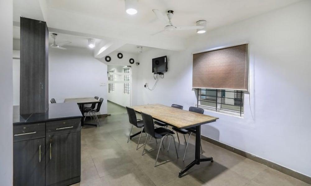 Stay Easy Service Appartment