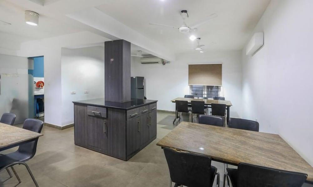 Stay Easy Service Appartment