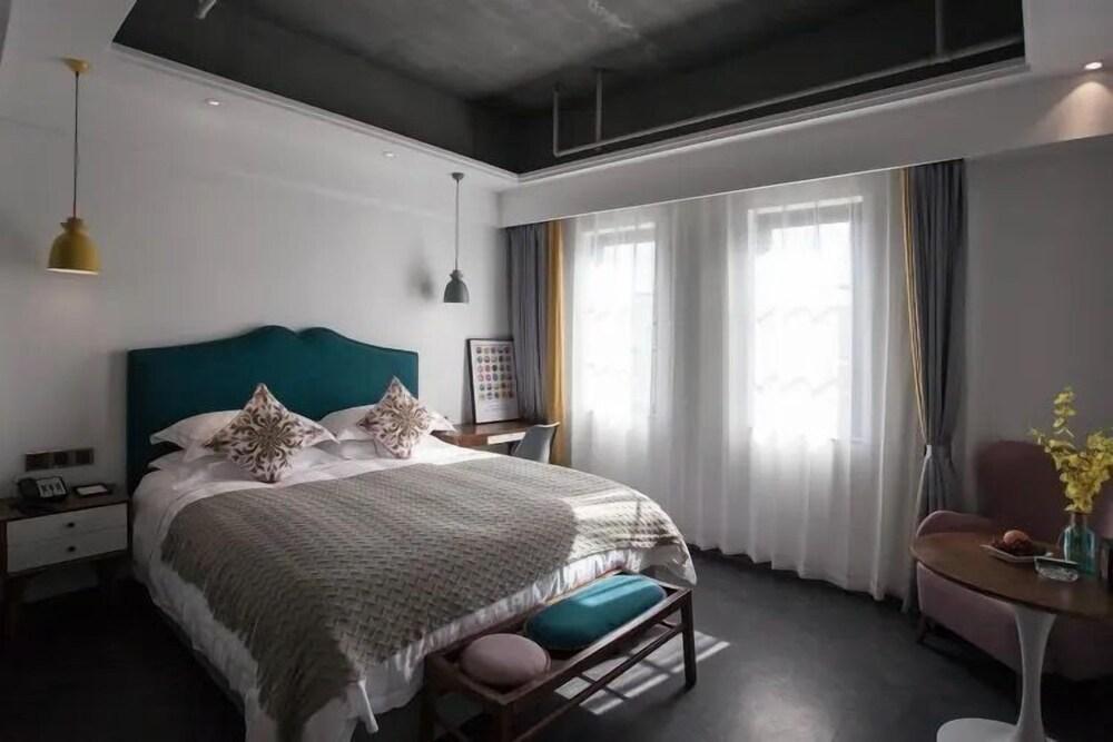 Jinling Landscape Beer Hot Spring Hotel