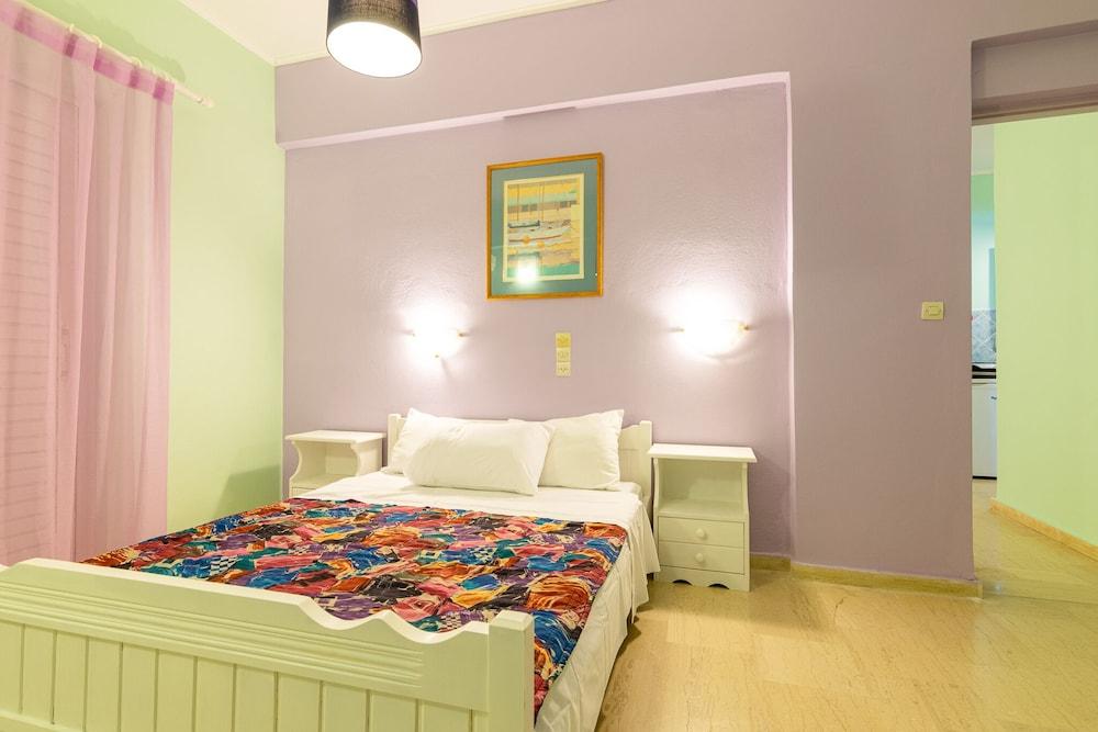 Ni-Mar Studios & Apartments