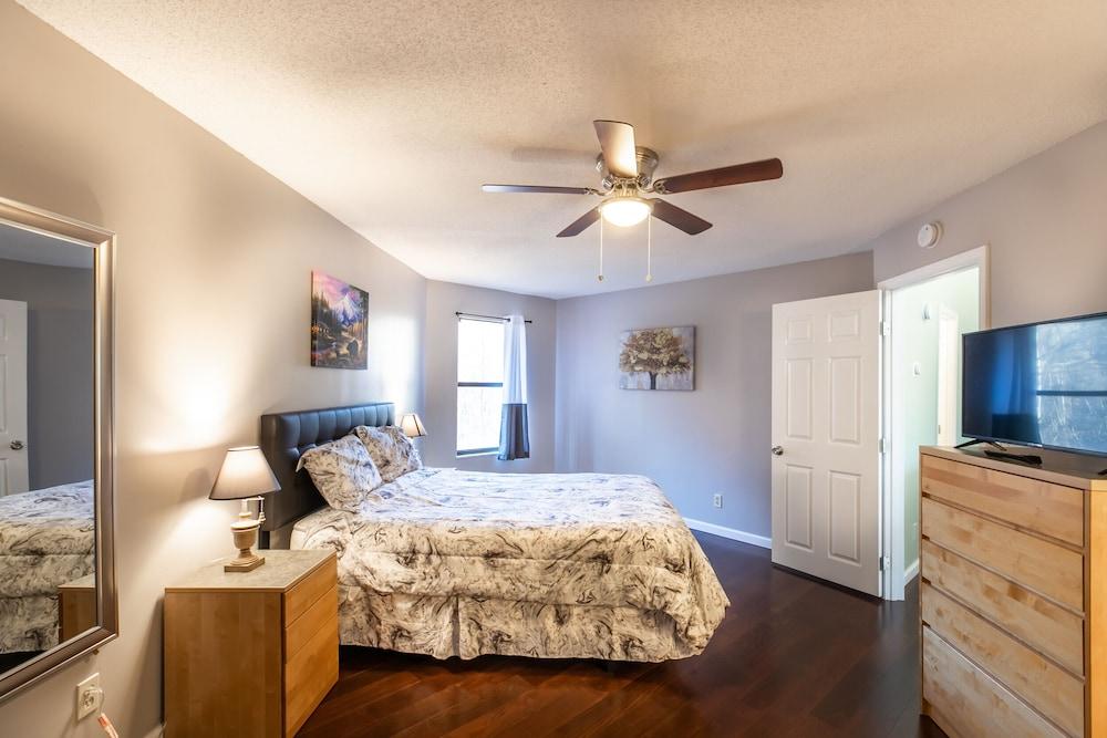 SmokyStays Swiss Cottage Chalet