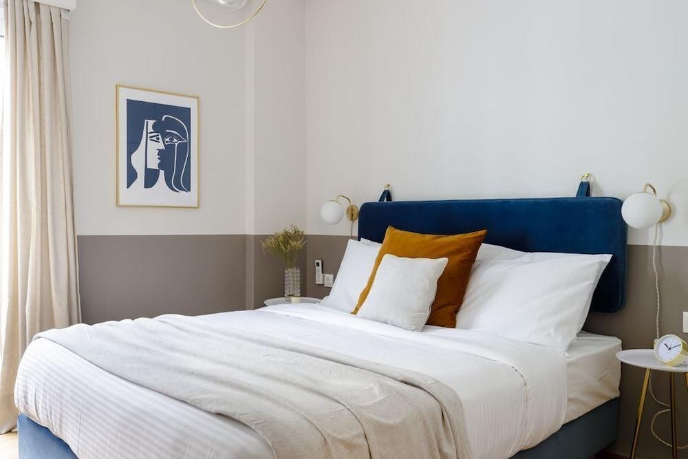 UPSTREET Hidesign Acropolis Apartment