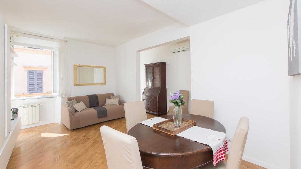 Rental in Rome Giulia Atmosphere