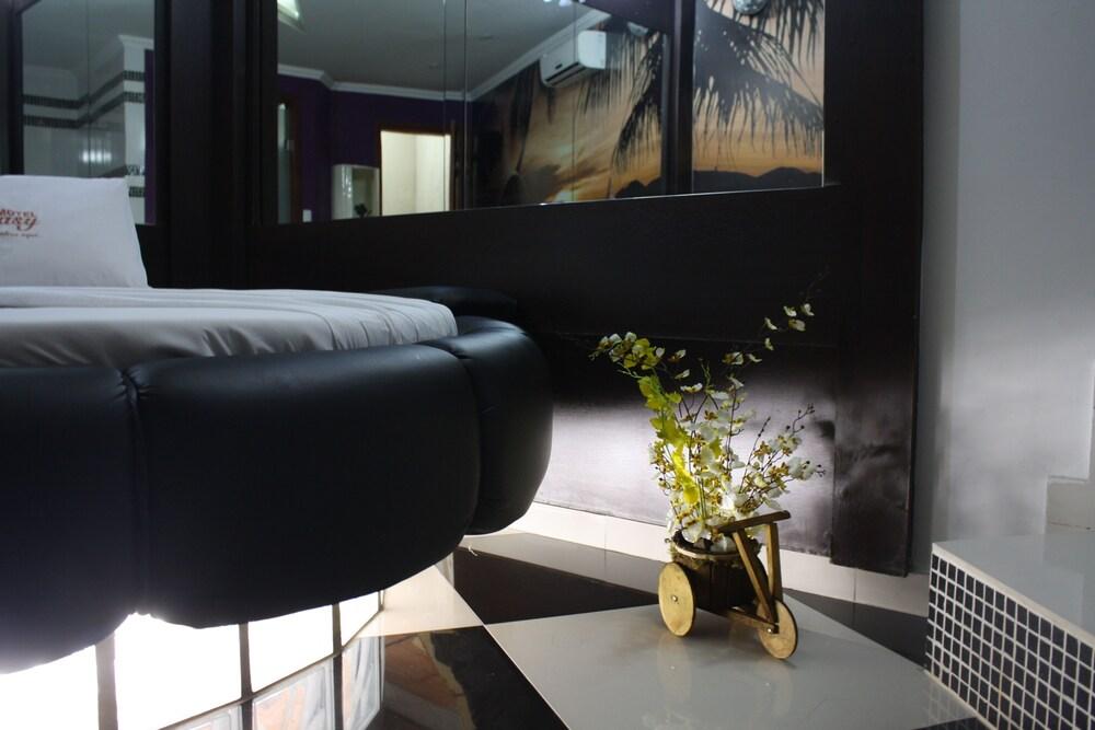 Motel Fantasy 2 - Adults Only