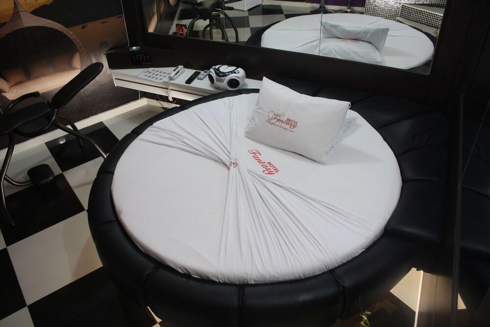 Motel Fantasy 2 - Adults Only