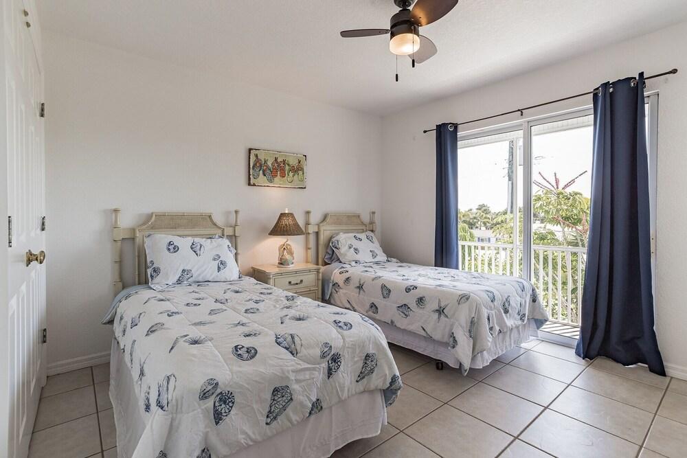 Sunset Views + Steps From The Beach With Elevator 2 Bedroom Duplex by Redawning