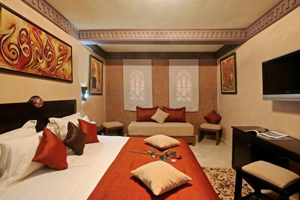 Villa Aia - 4 Royal Suites With Breakfast