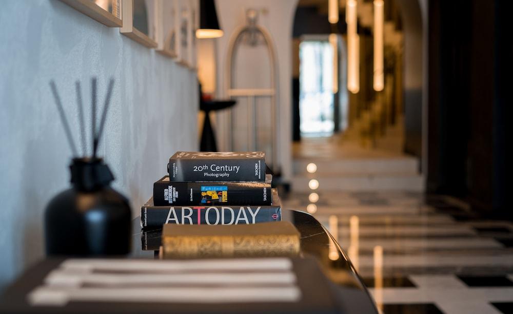 Monograph Freedom Square