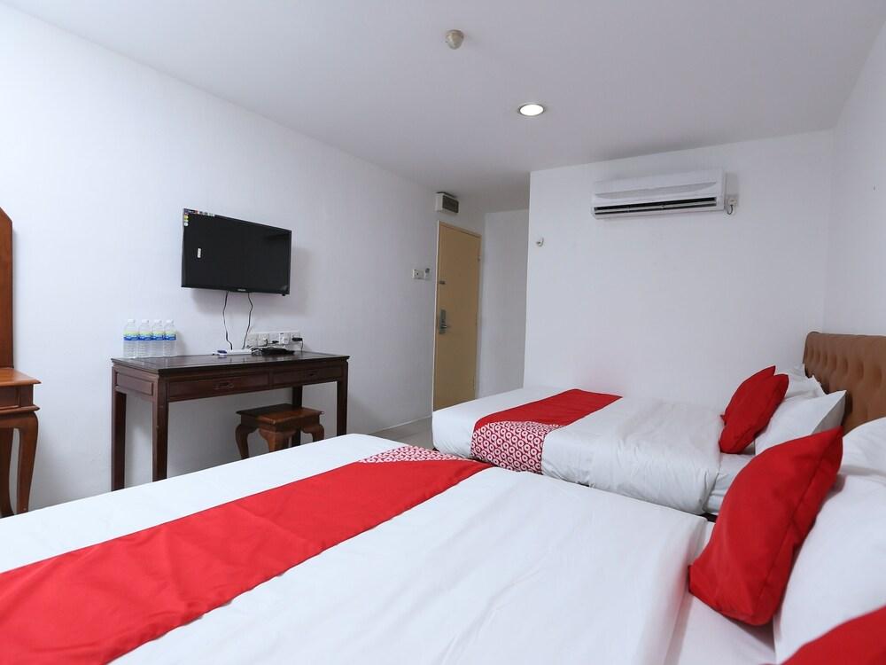 OYO 89672 EG HOTEL JJ