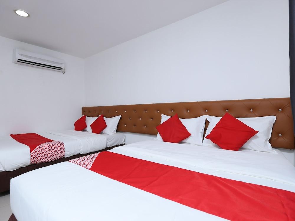 OYO 89672 EG HOTEL JJ