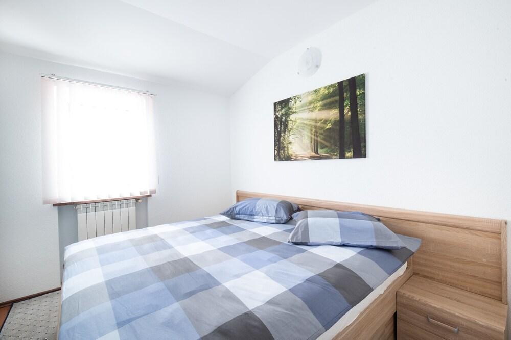 Olive & Lavender villa with pool