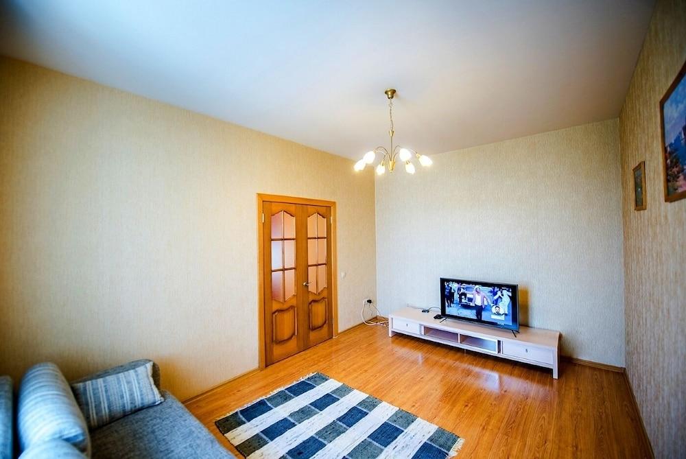 Apartment on Partizanskiy Pr. 22-16