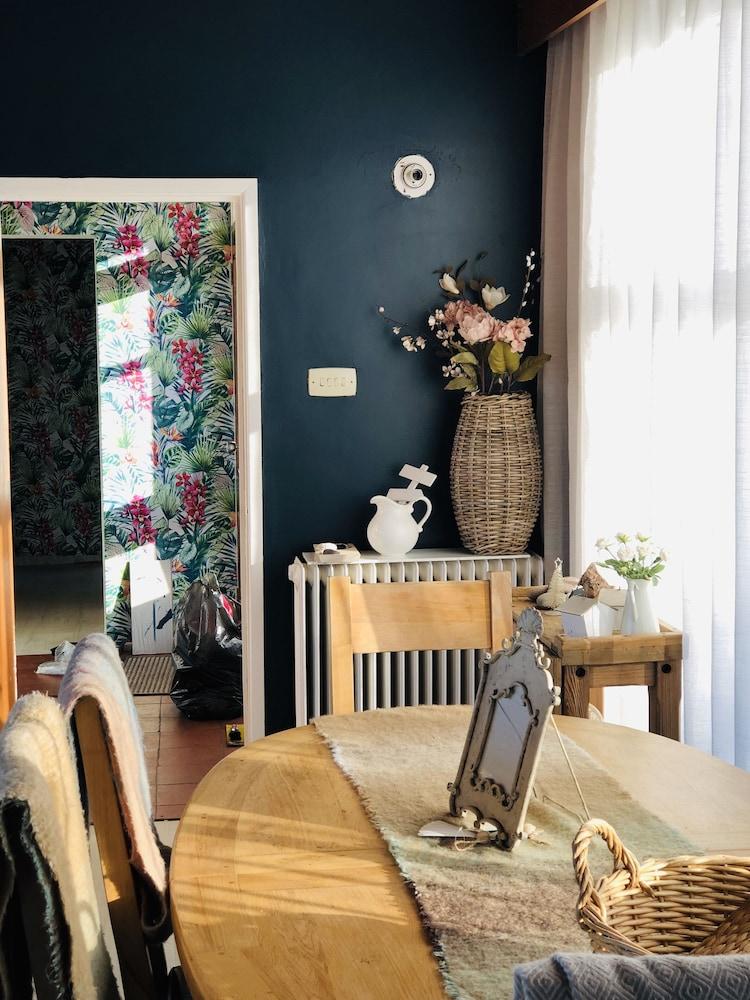 3 Bed Cottage - Sleeps 6 - Pets - Garden - Parking