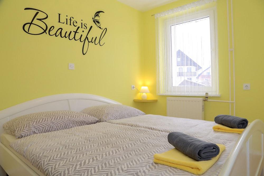 Apartments Green Paradise D&S