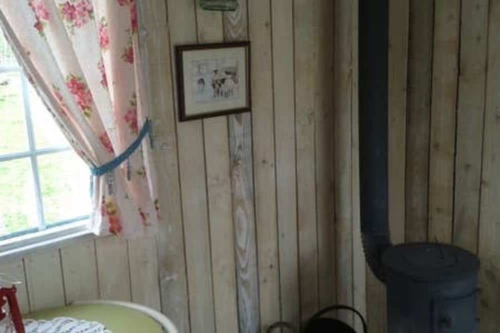 Ruby Shepherds hut Sleeps 4