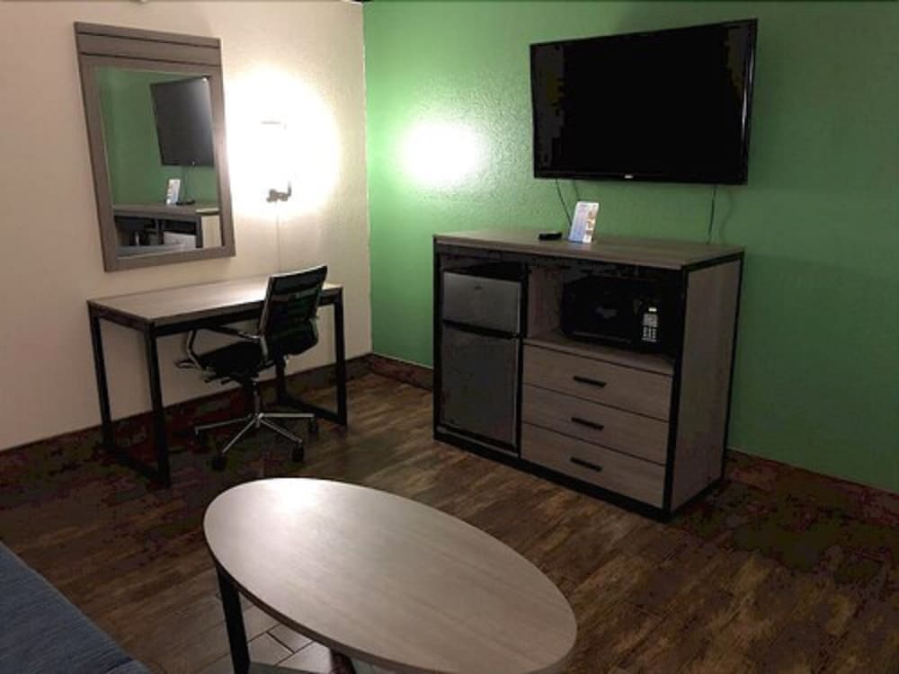 Travelers Inn & Suites