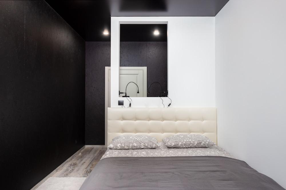 Apartment on Tyulenina 4-23