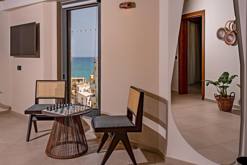 Minos Ambassador - Adults only