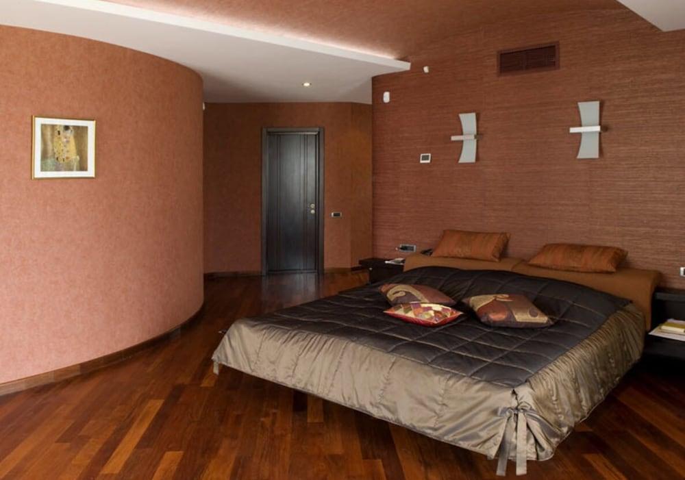 Ismarriot Hotel and Resort