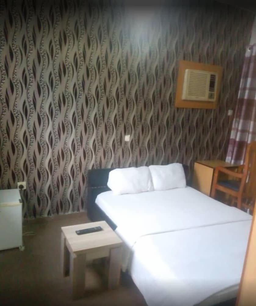 Laropa Suites and Apartments