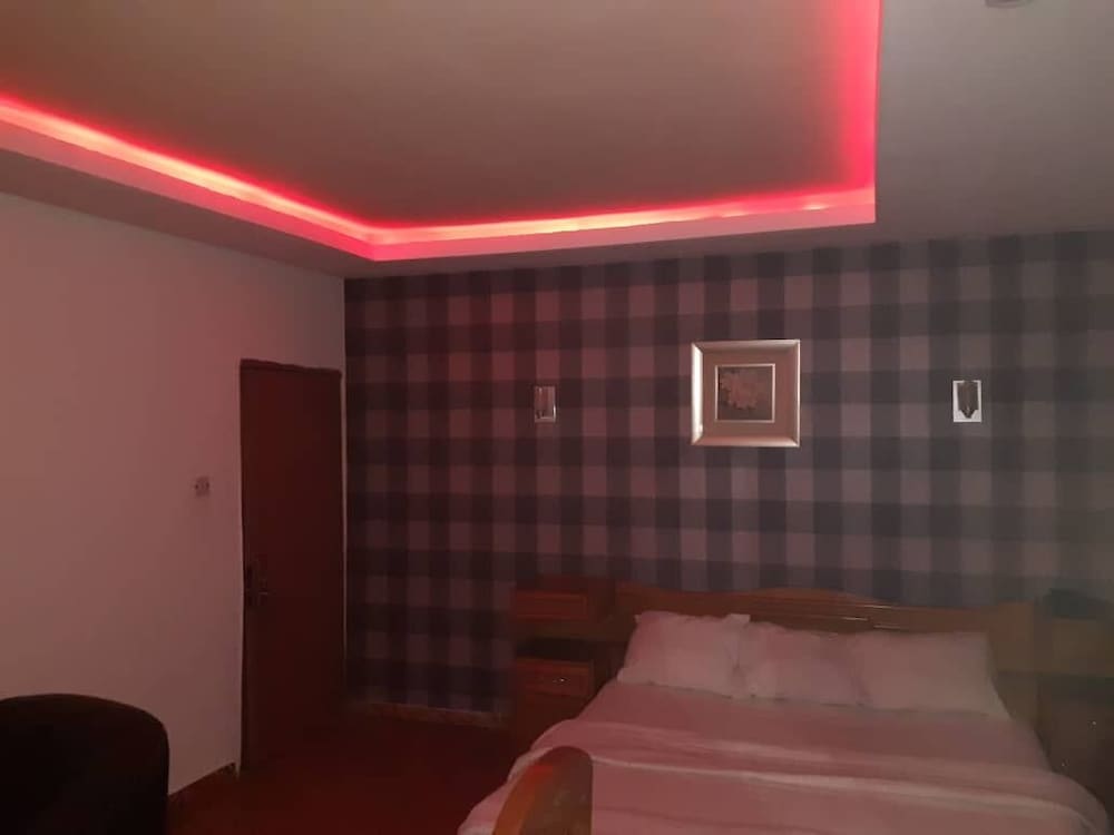 Laropa Suites and Apartments