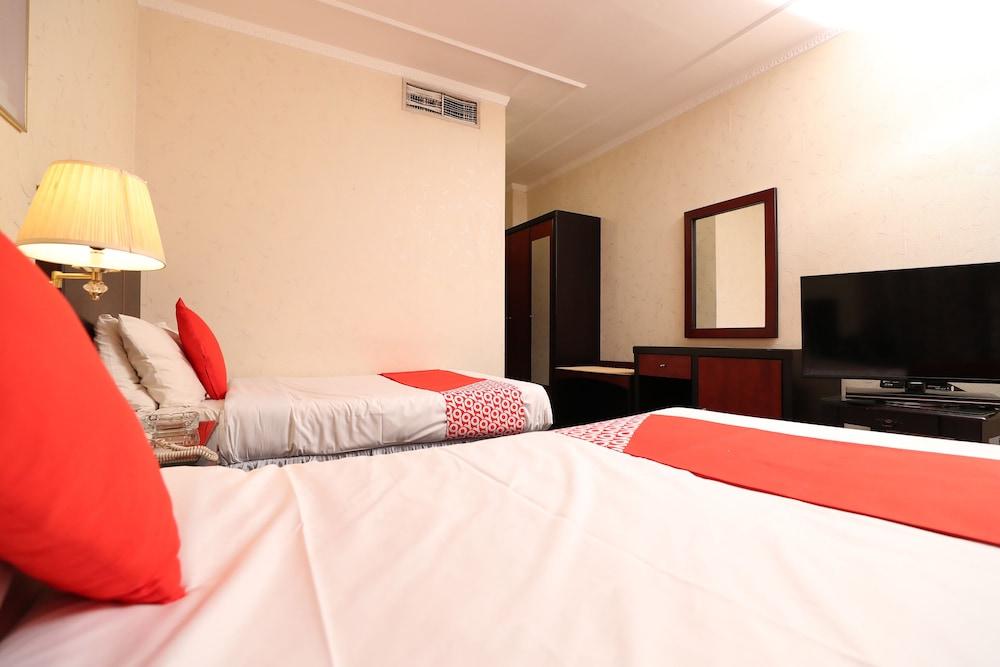 OYO 112 Semiramis Hotel