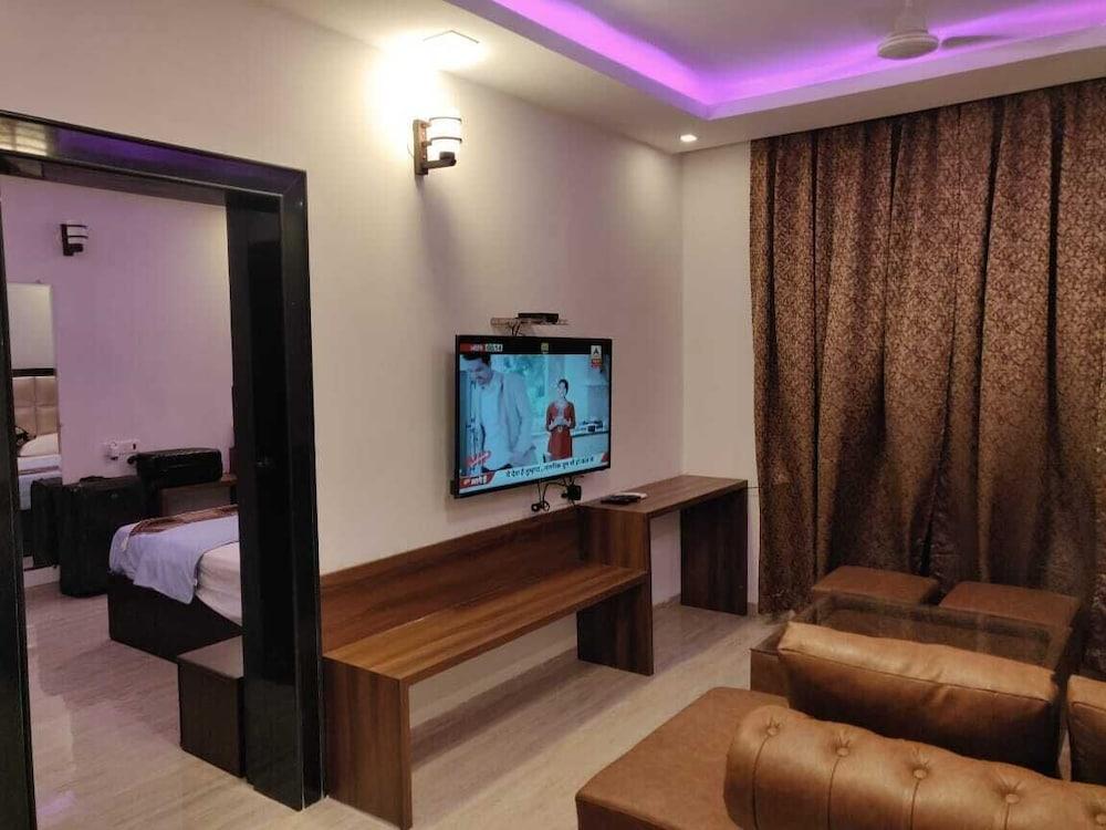 Sea Hawk Suites Baga