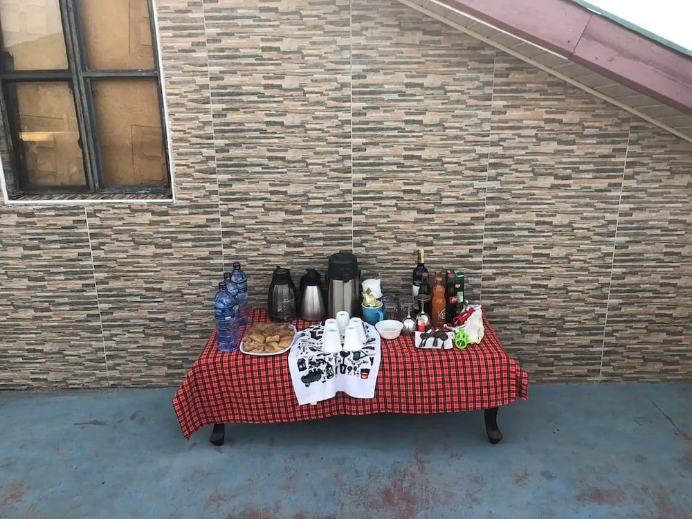 Giraffe Lookout House