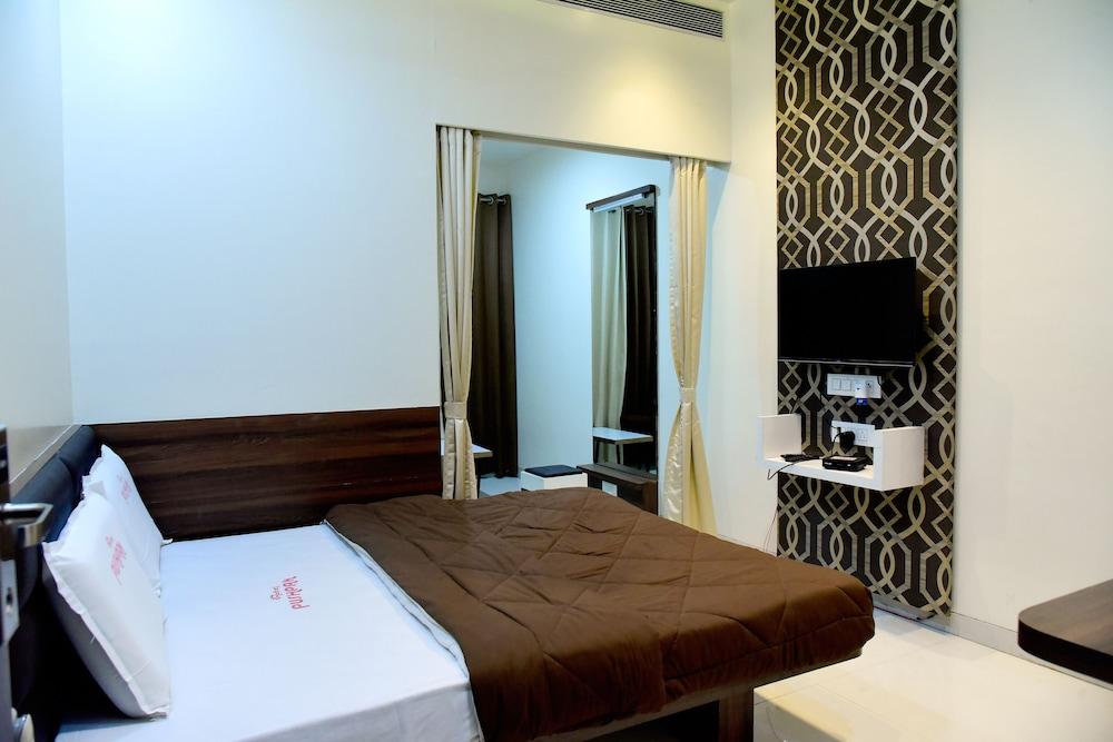 Hotel Pushpak Satara