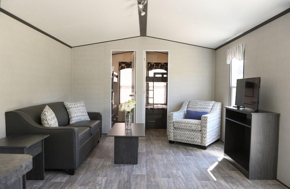 Great Blue Resorts - Cherry Beach Resort