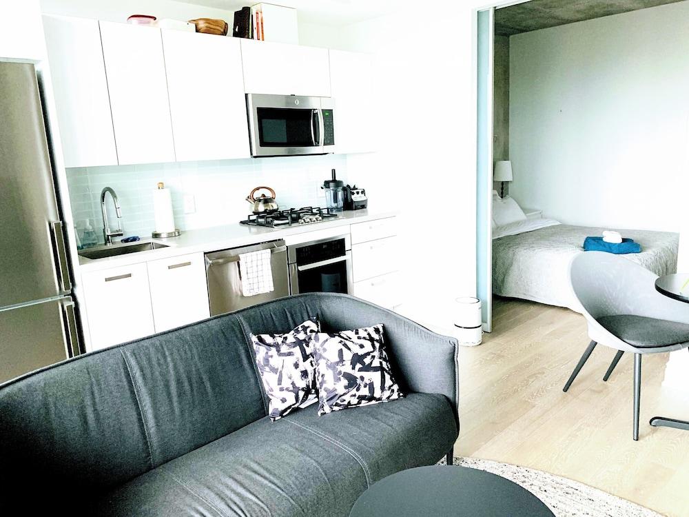 Queen St West Designer Executive Suites