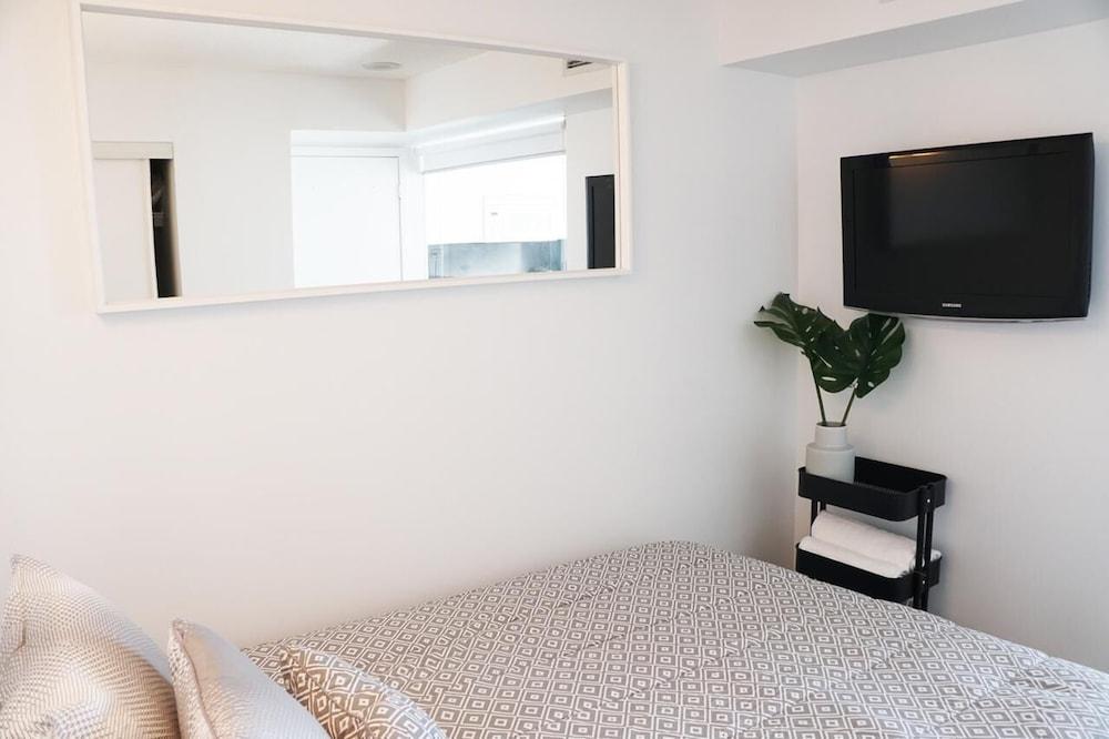 City Place 2 BDRM Downtown with Parking