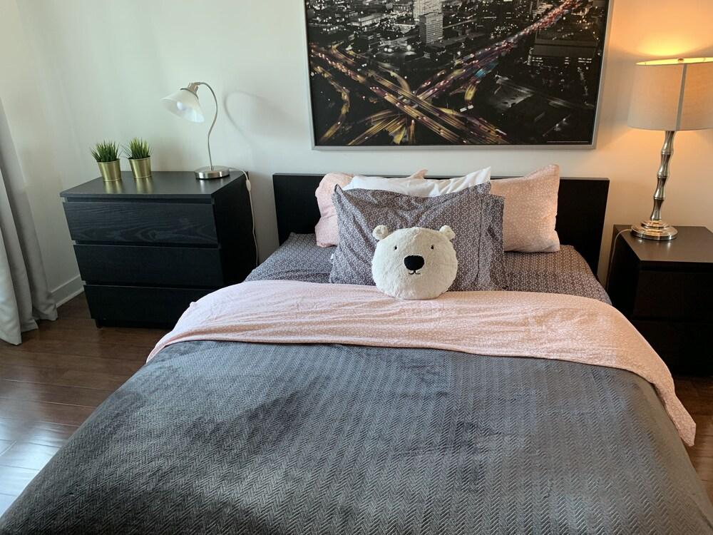 Room near Blue Jays CN Tower