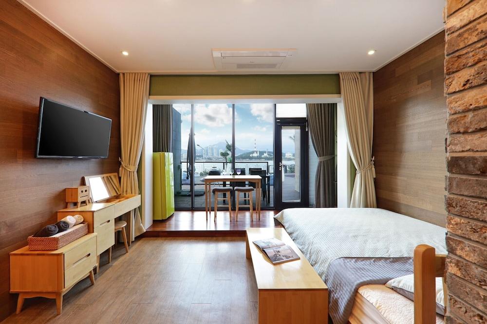 Daylight Lagomar Pension