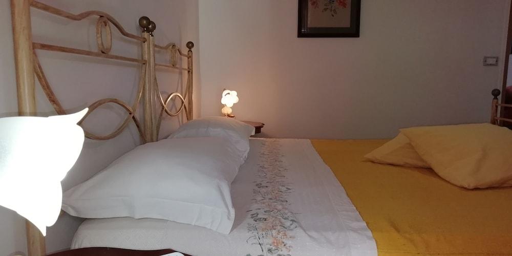 Baia del Conte Apartments