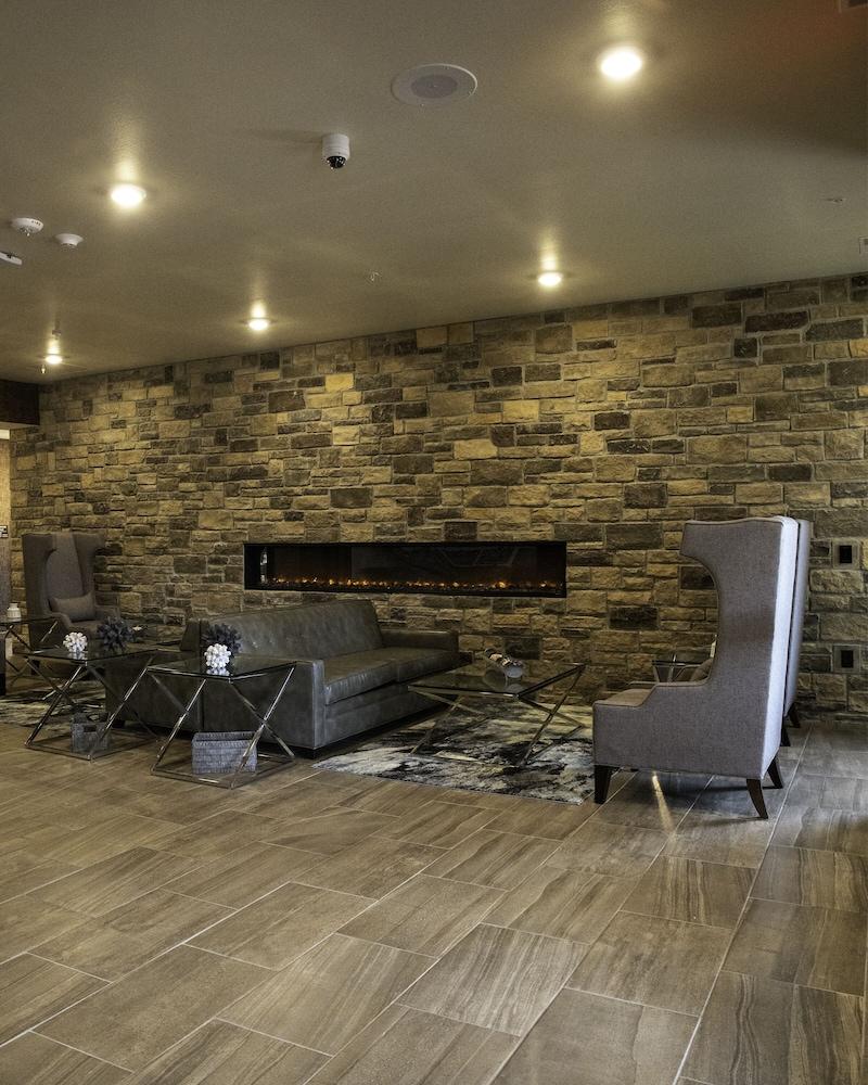 Cobblestone Hotel & Suites - Two Rivers