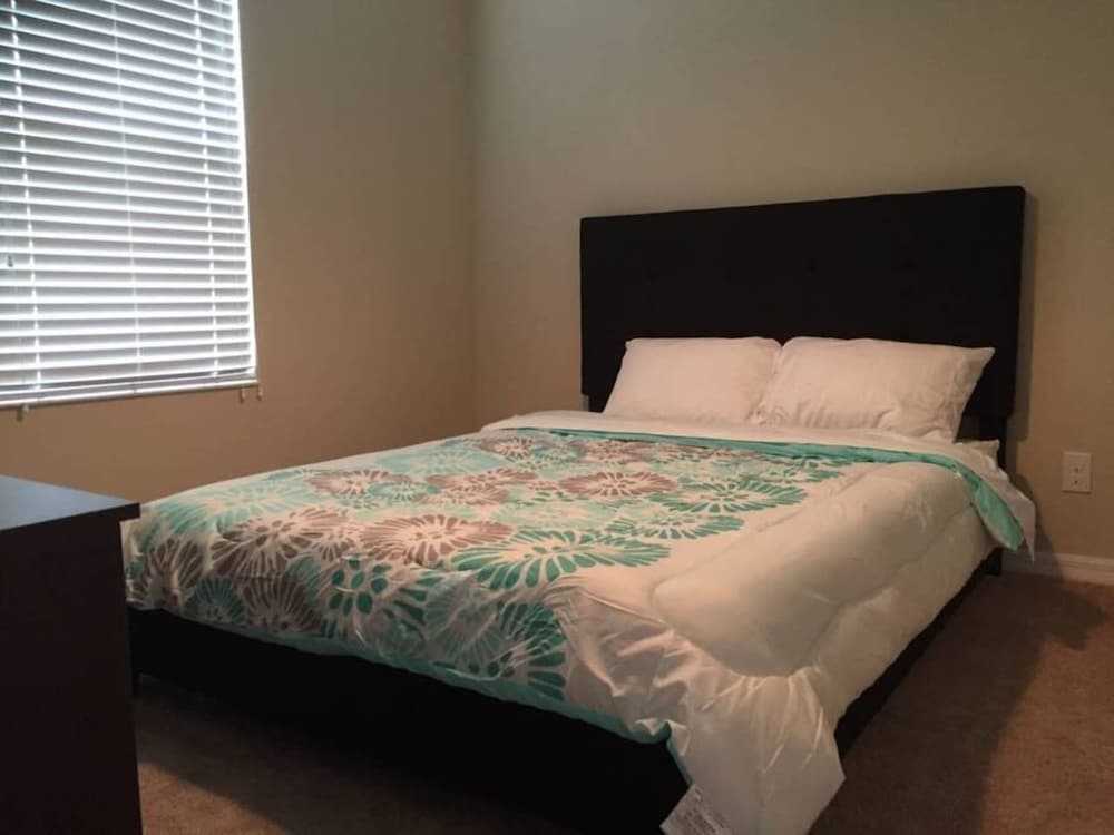 10 Beds! Modern House. Universal & Convention