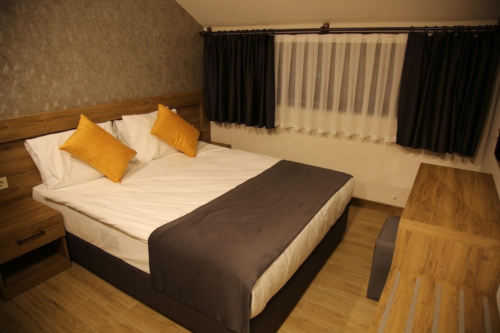 Golden World Suite Hotel