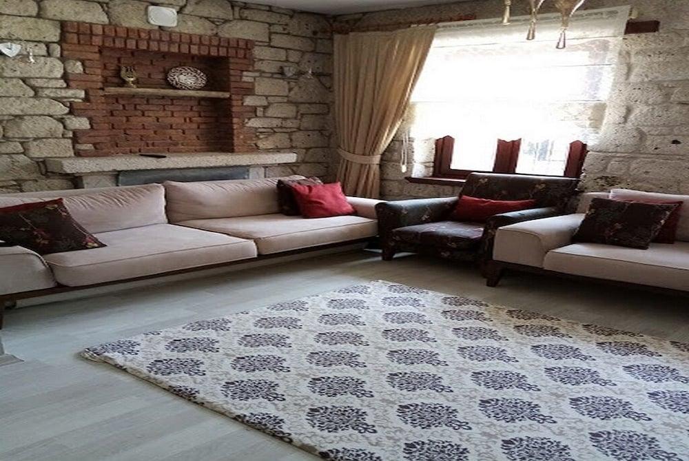 CE018 by Villaofsummer