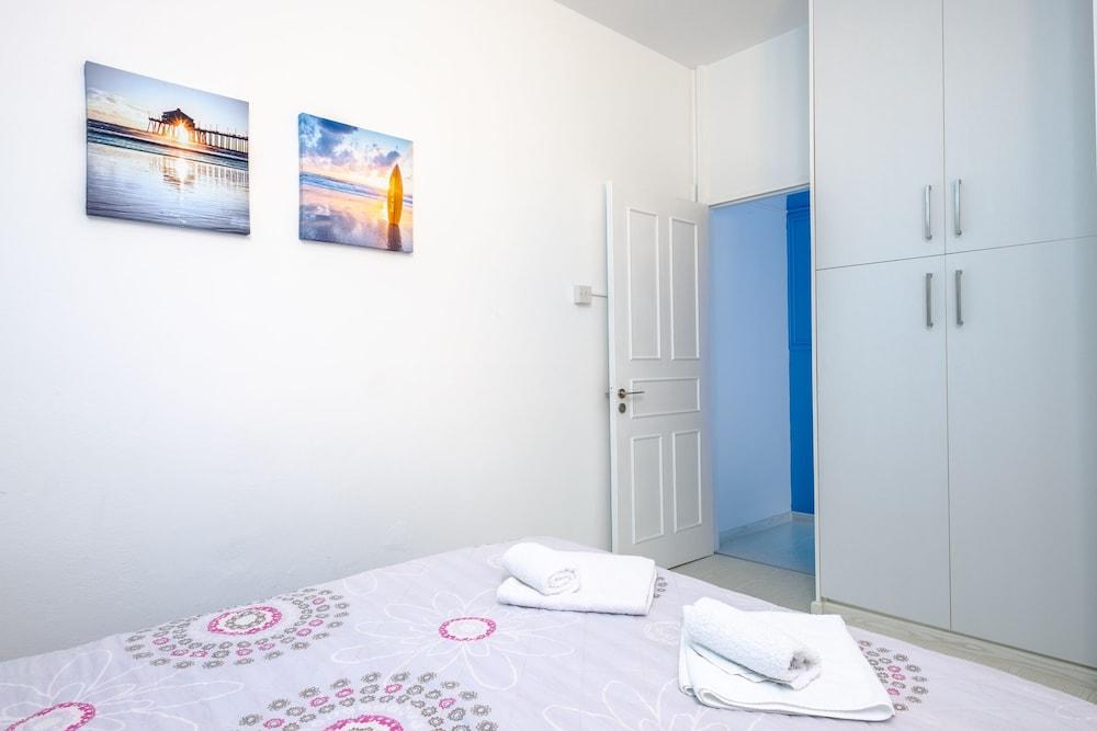 Anonymous - 2BR - 2Floors - Central